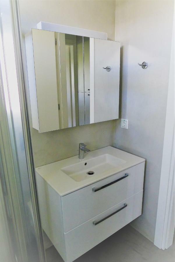 Deluxe Apartment In Vouliagmeni Athens Ngoại thất bức ảnh